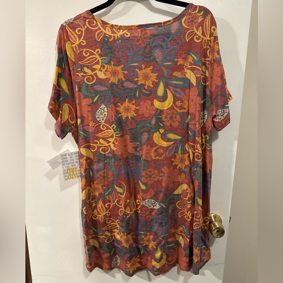 New LuLaRoe Women’s Classic T - Shirt Top Multicolor Pattern Size 3XL - Picture 6 of 7